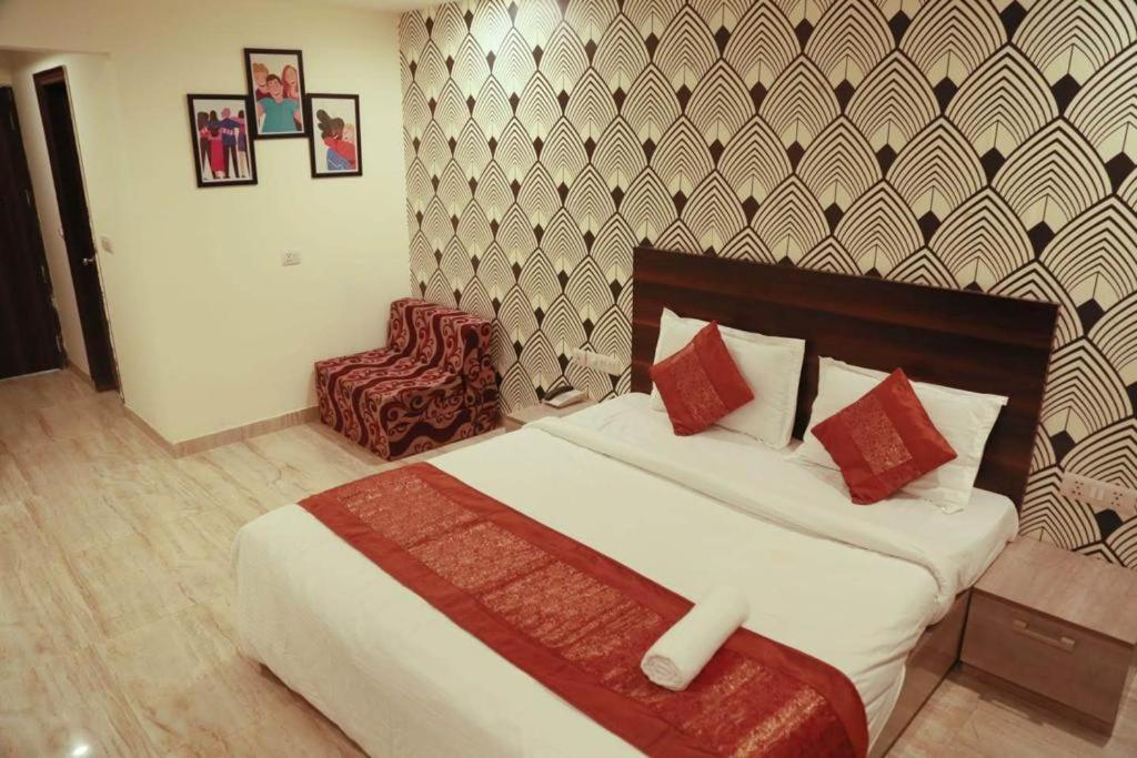 Hotel Samara Kingdom Near Delhi Airport 3*