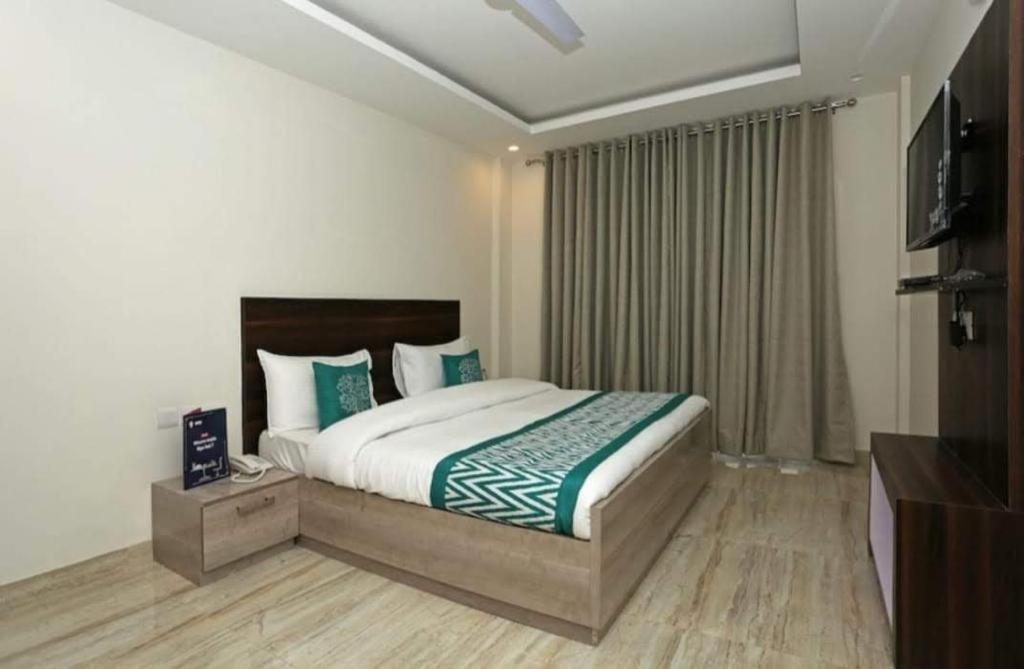Samara Kingdom Near Delhi Airport Hotel 3*