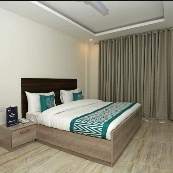 Samara Kingdom Near Delhi Airport Hotel 3*