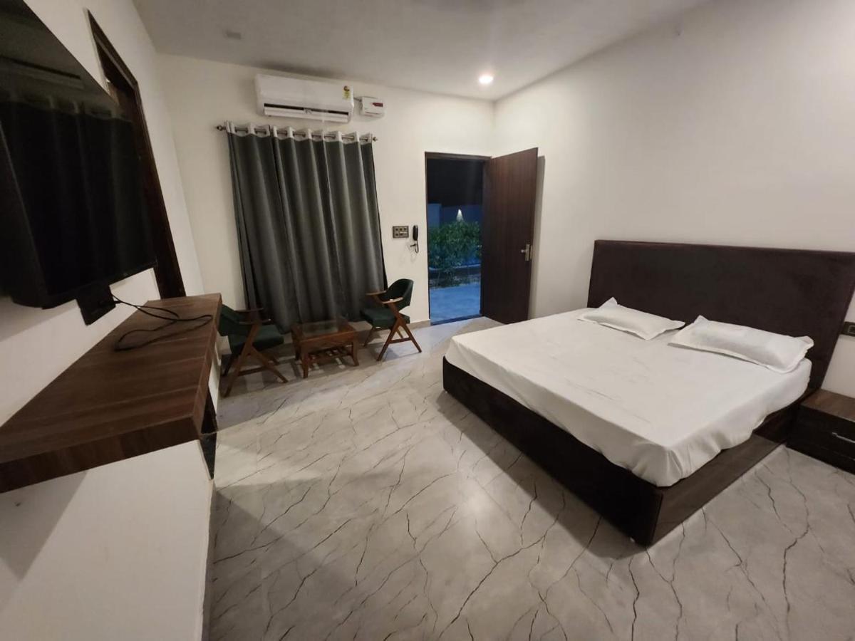 Hotel The Lagoon Samalkha