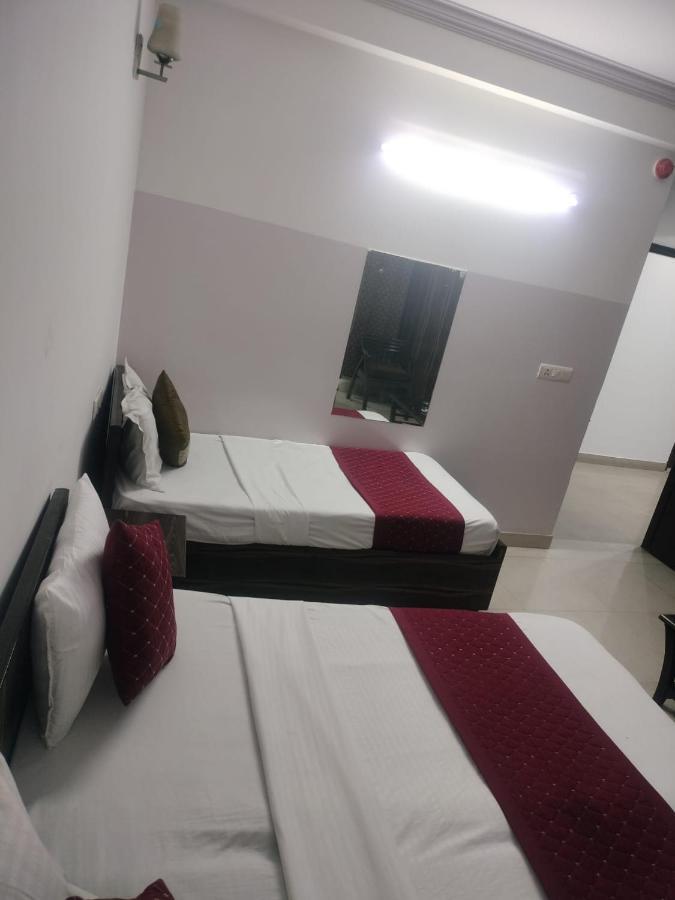 Hotel Galaxy Delhi Airport 3*
