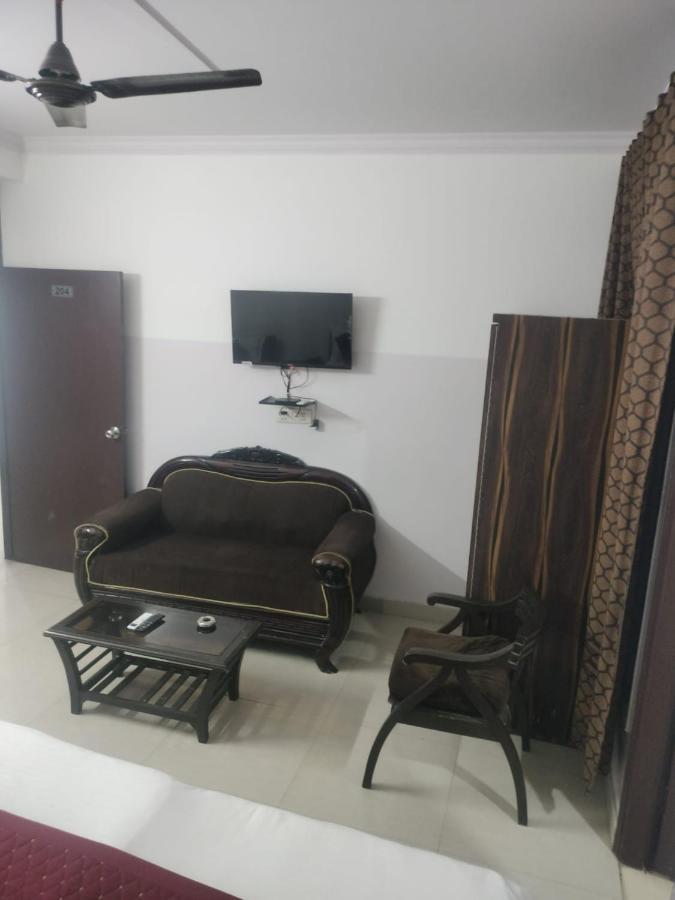 Hotel Galaxy Delhi Airport 3*
