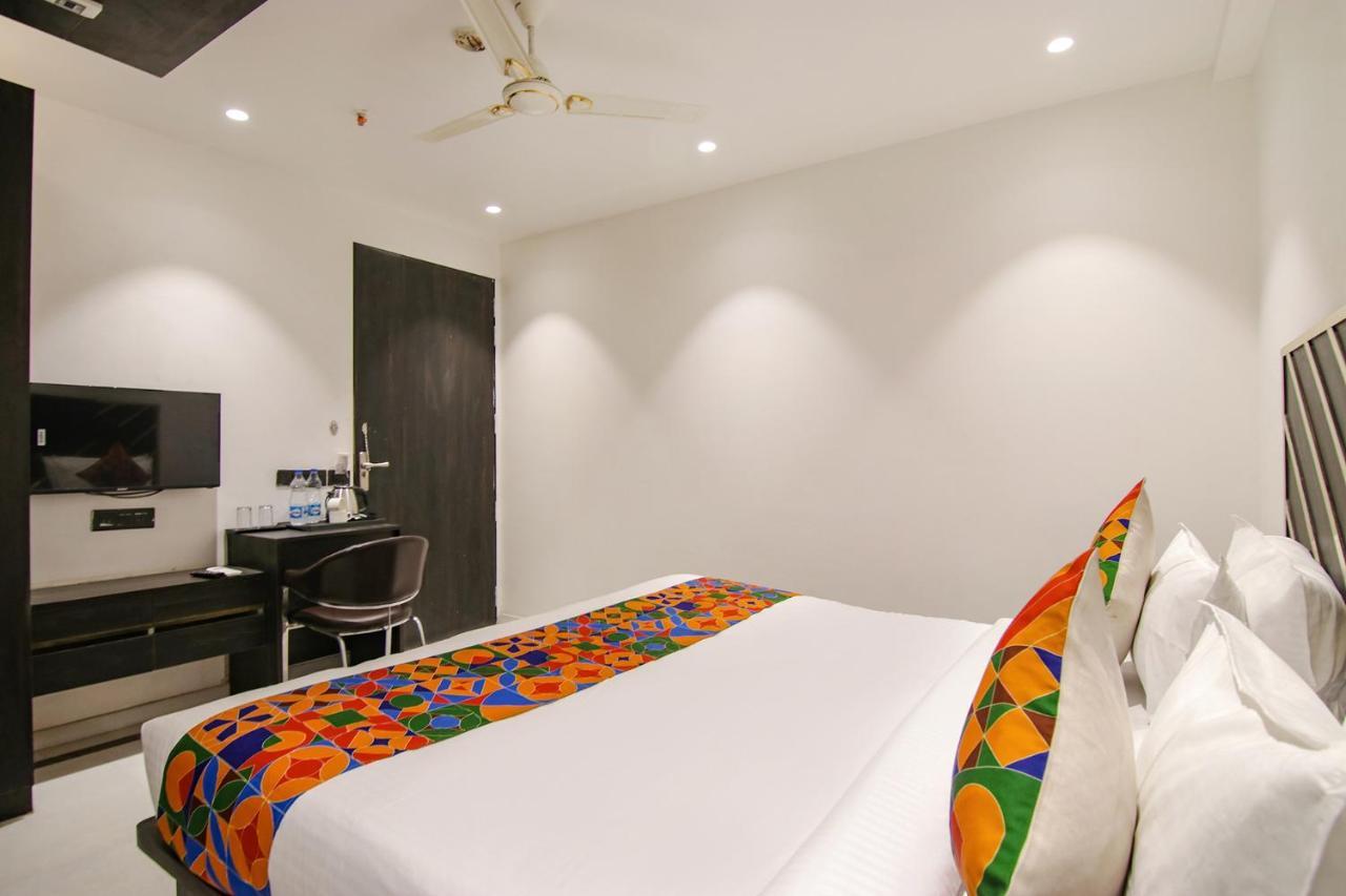 Hotel Fabhotel Greysky New Delhi