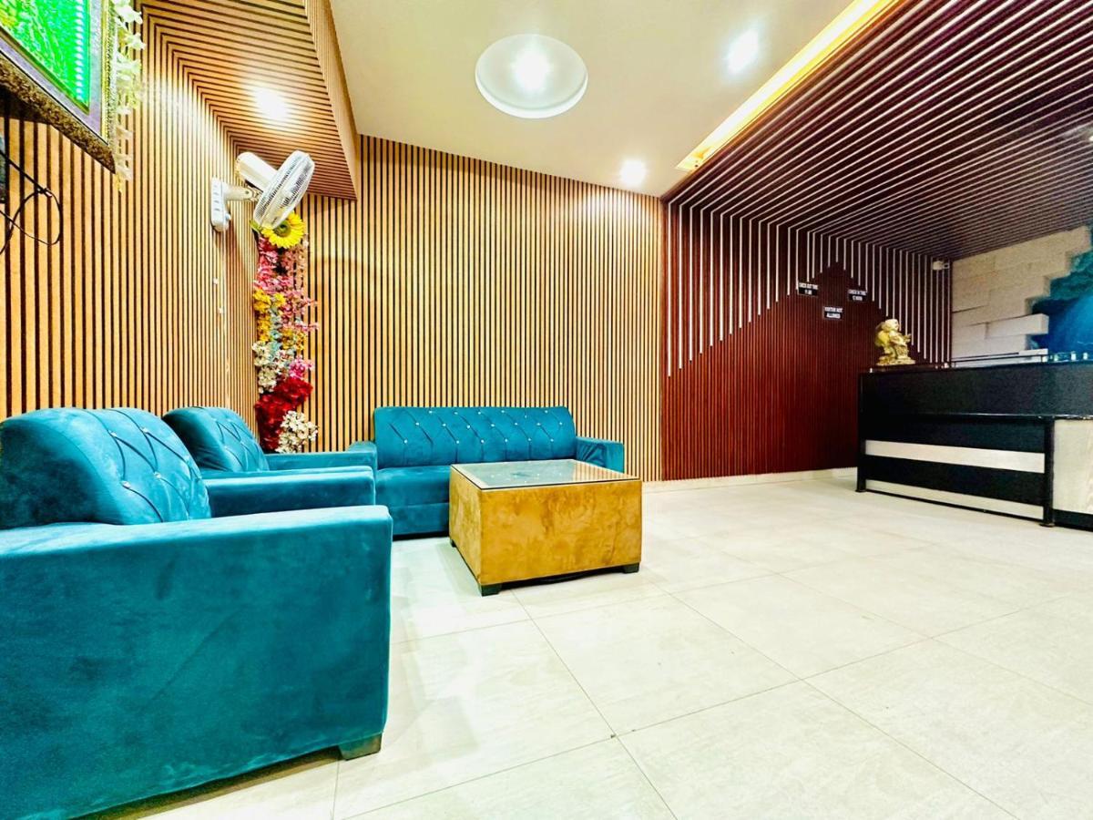 Hotel The Glaxy Near Igi Delhi Airport Nova Deli