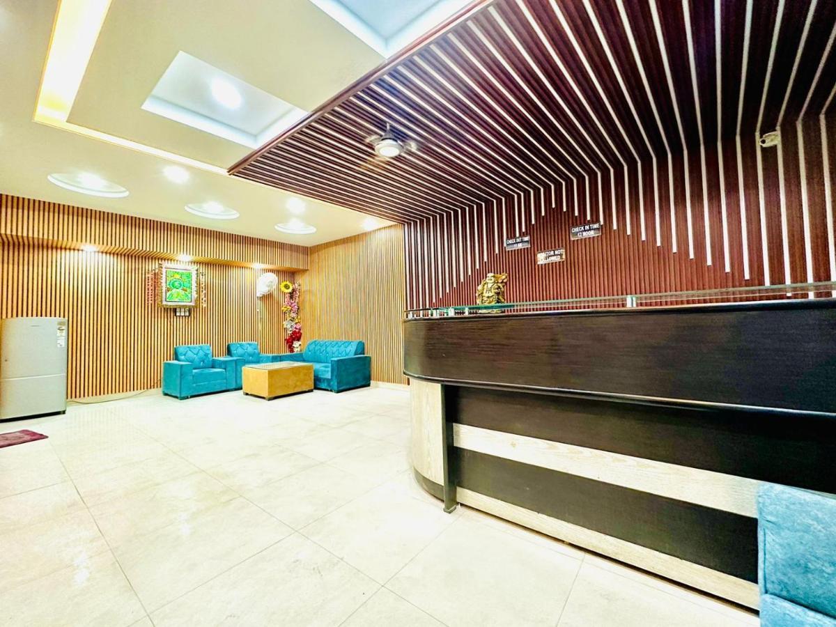 Hotel The Glaxy Near Igi Delhi Airport Nova Deli