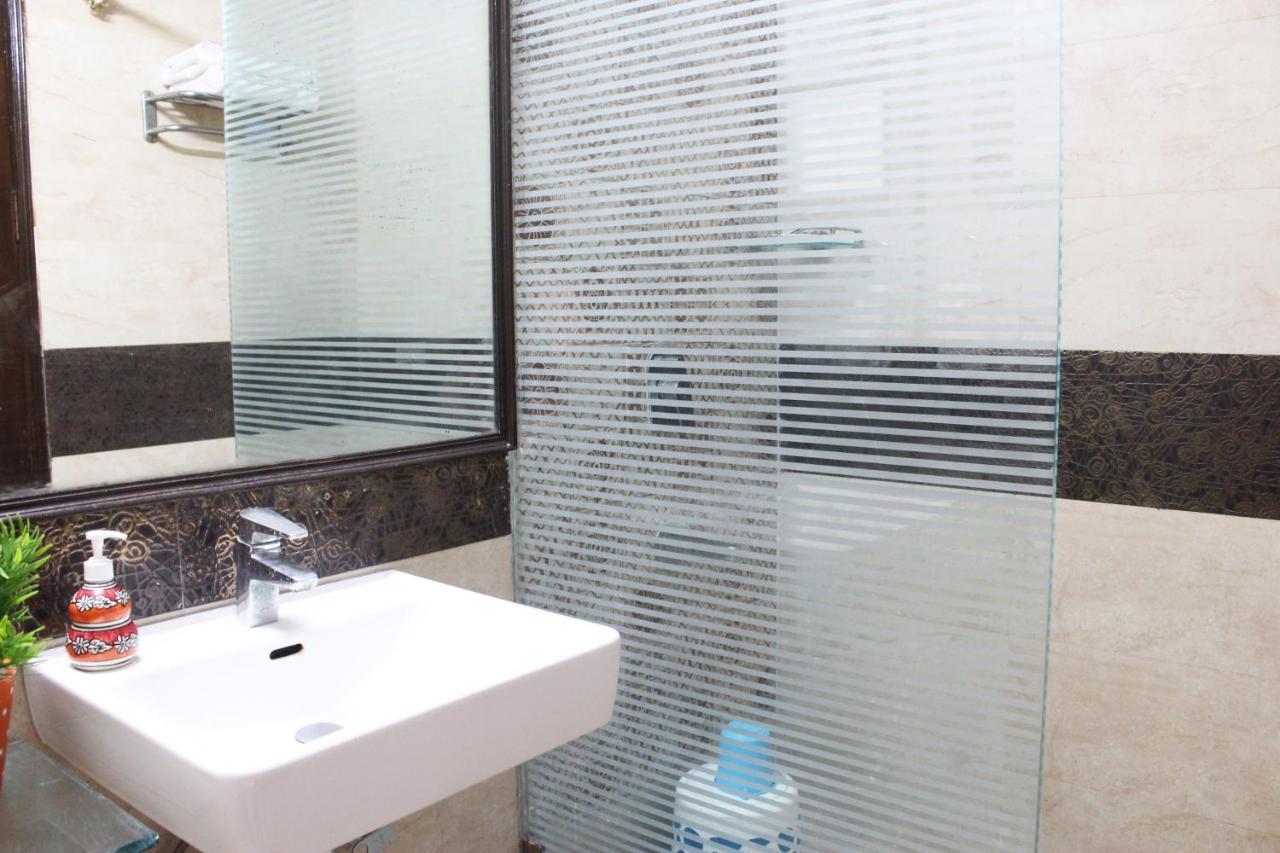 Premium Luxurious 2bhk W/ Huge Livingroom New Delhi