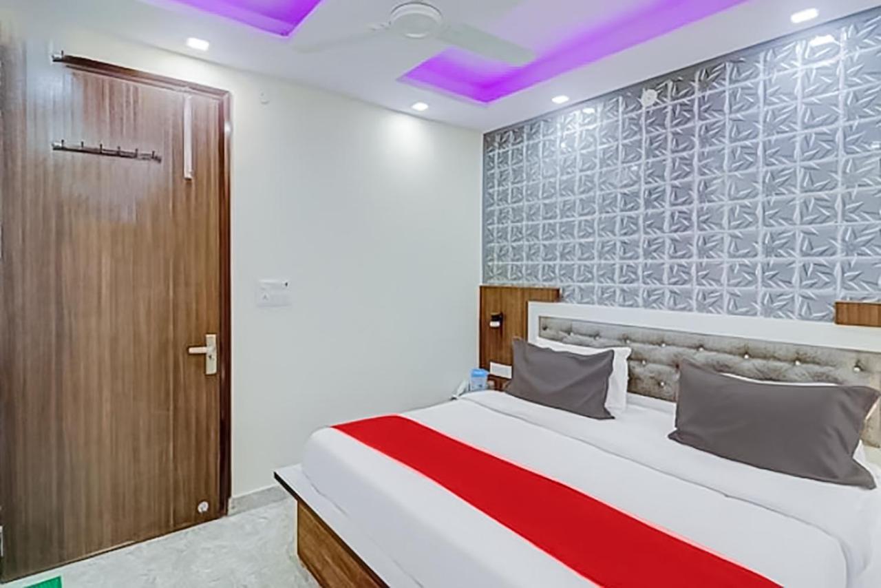 Palace - Jagatpuri Hotel New Delhi