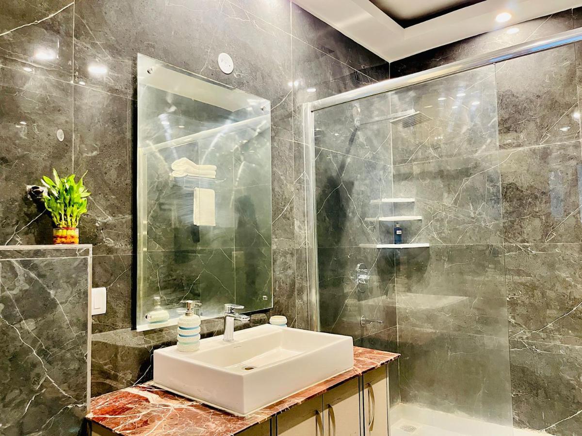 Hotel Roomshala Luxurious Studio In South Extension