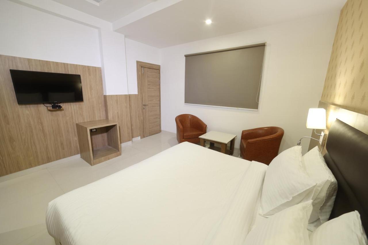 Hotel Salt And Rove Aiport