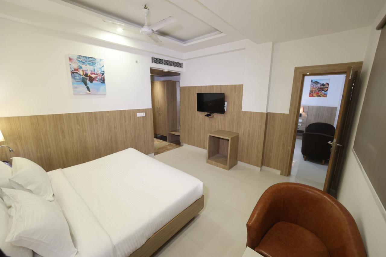 Hotel Salt And Rove Aiport 4*