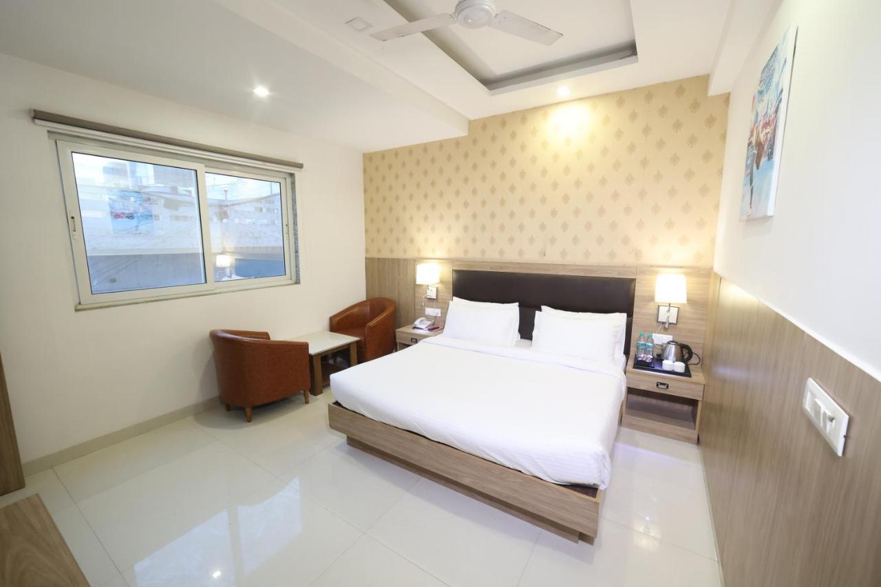 Hotel Salt And Rove Aiport 4*