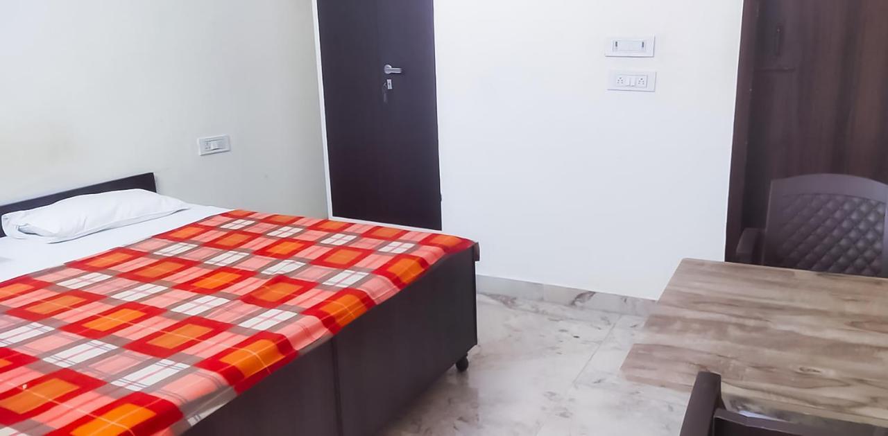 Hotel Roomshala 125 Maharaja - Near Majnu Ka Tilla New Delhi