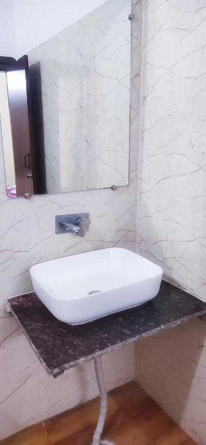 Roomshala 125 Maharaja - Near Majnu Ka Tilla Hotel