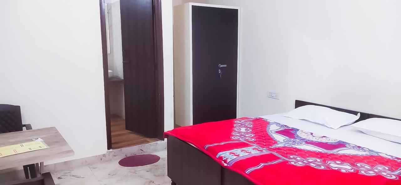 Hotel Roomshala125 Hotel Maharaja Near Vishwa Vidyalaya Metro Station New Delhi