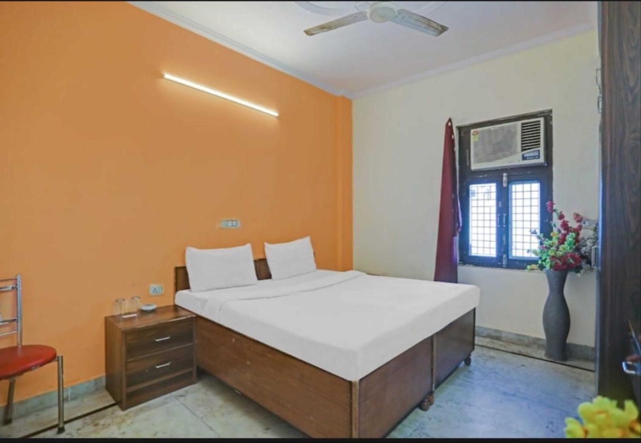 Roomshala 087 Green High - Laxmi Nagar Near Metro Hotel New Delhi