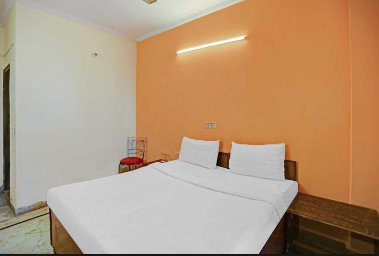 Roomshala 087 Green High - Laxmi Nagar Near Metro Hotel New Delhi