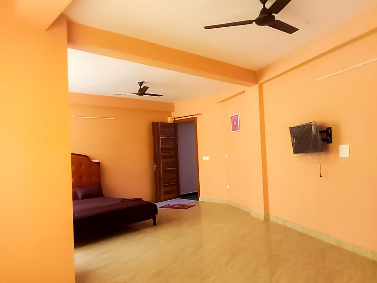 Rose - Dwarka Sec 8 Hotel