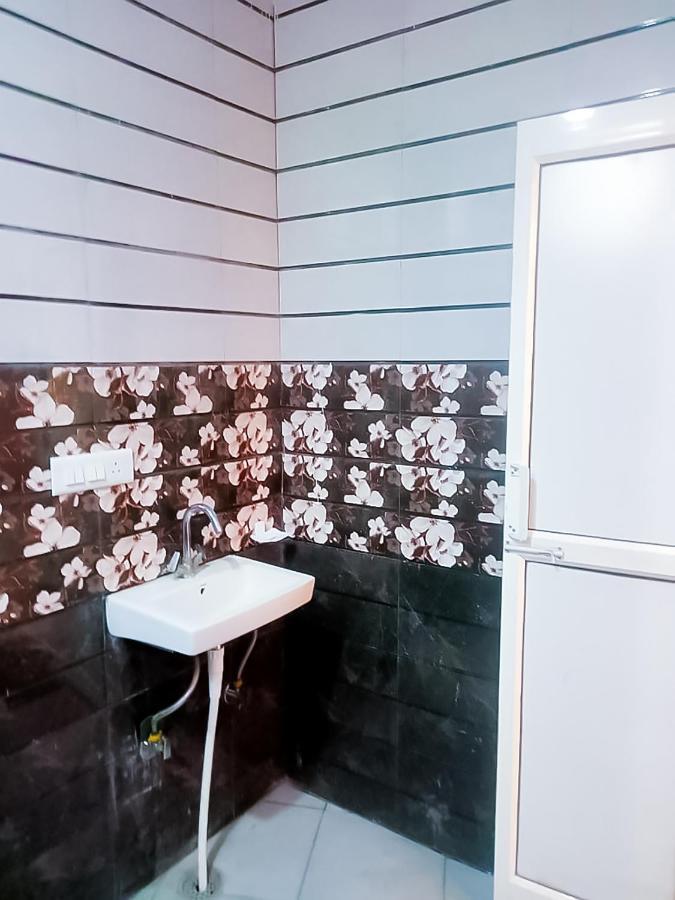 Rose - Dwarka Sec 8 Hotel New Delhi