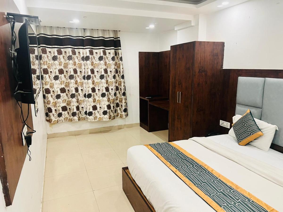 Ambience Suites Near Igi Airport T3