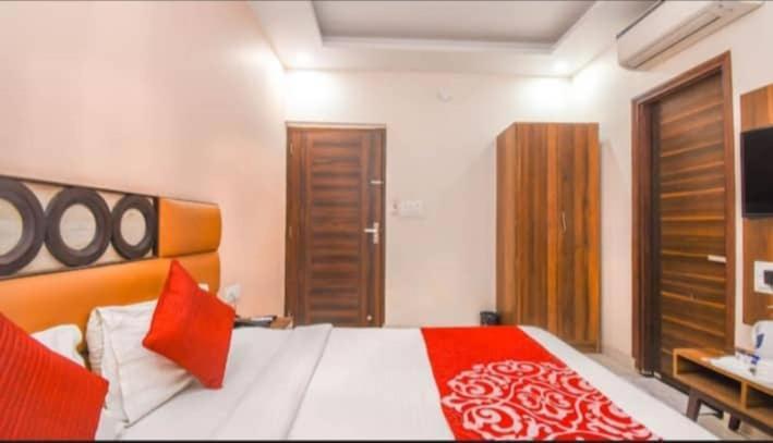 Hotel R Deluxe - Railway Station New Delhi