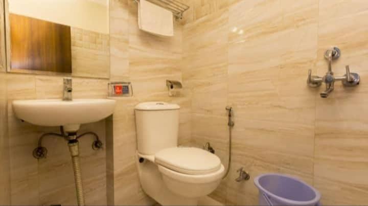 R Deluxe - Railway Station Hotel New Delhi