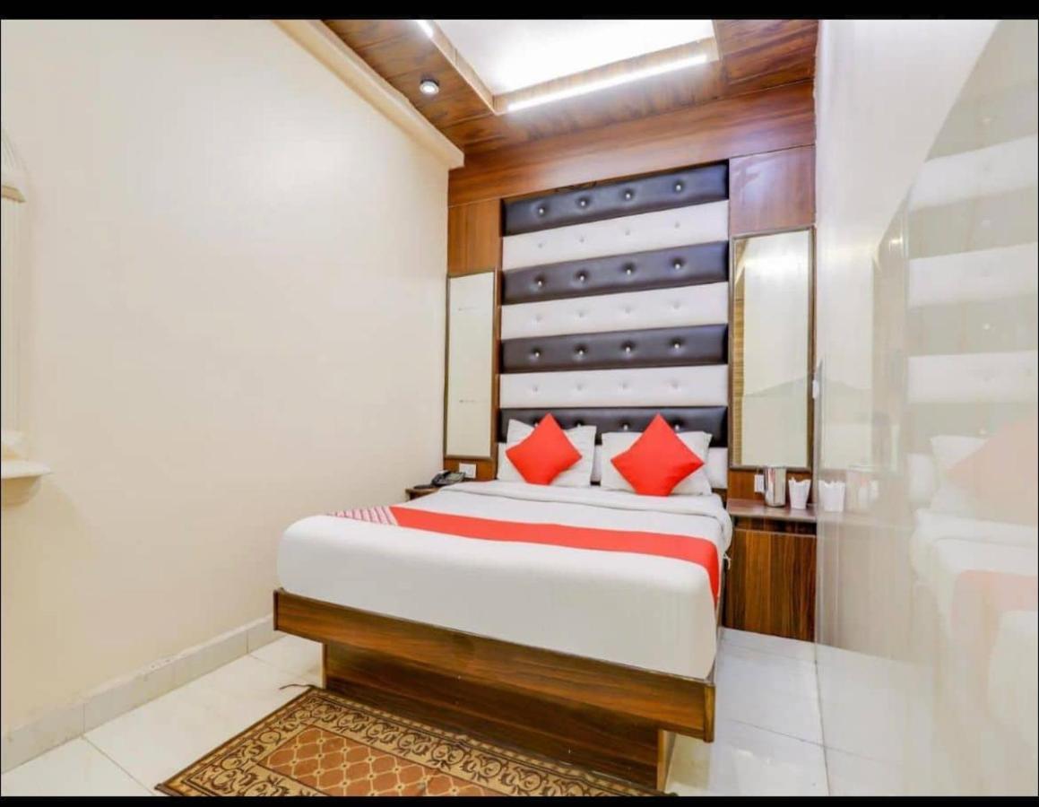 R Deluxe - Railway Station Hotel New Delhi