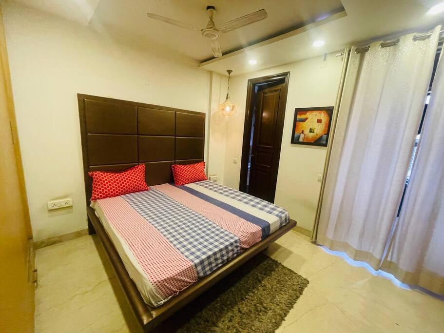 Apartment Urban Oasis: Stylish Retreat New Delhi