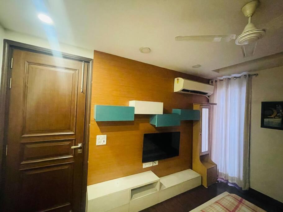 Apartment Urban Oasis: Stylish Retreat New Delhi