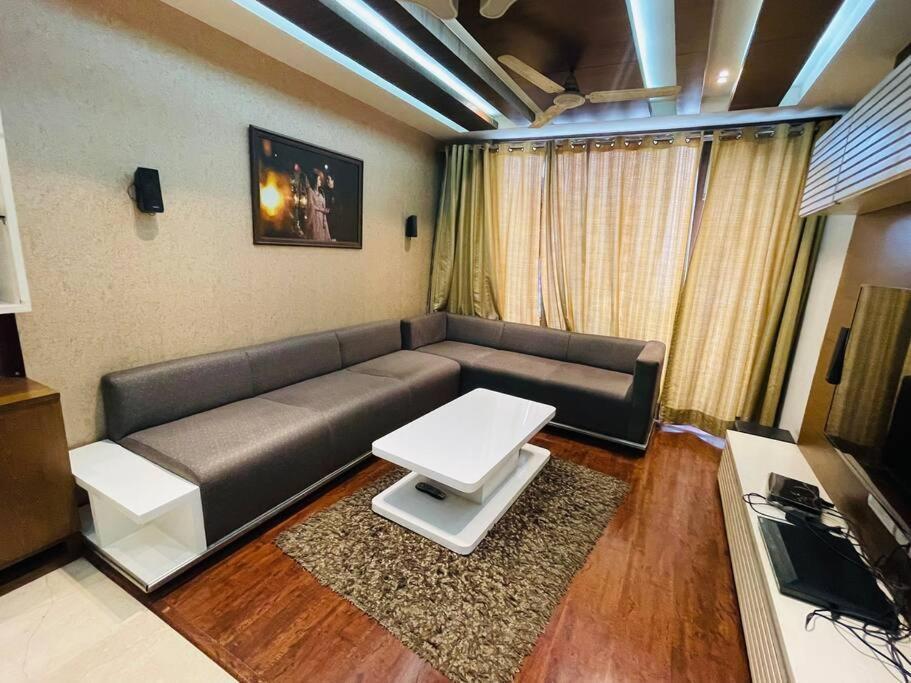 Urban Oasis: Stylish Retreat * New Delhi