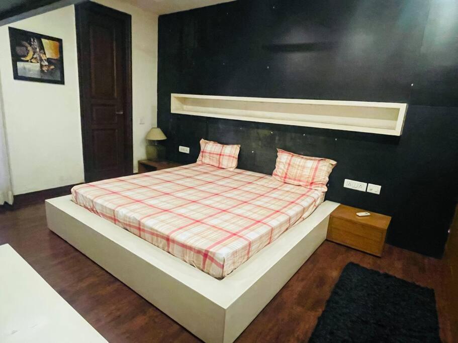 Urban Oasis: Stylish Retreat Apartment New Delhi