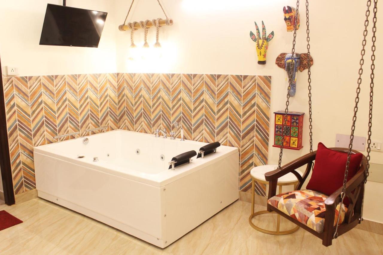 Luxurious Jacuzzi Hot Tub 1bhk With Tub 11 *