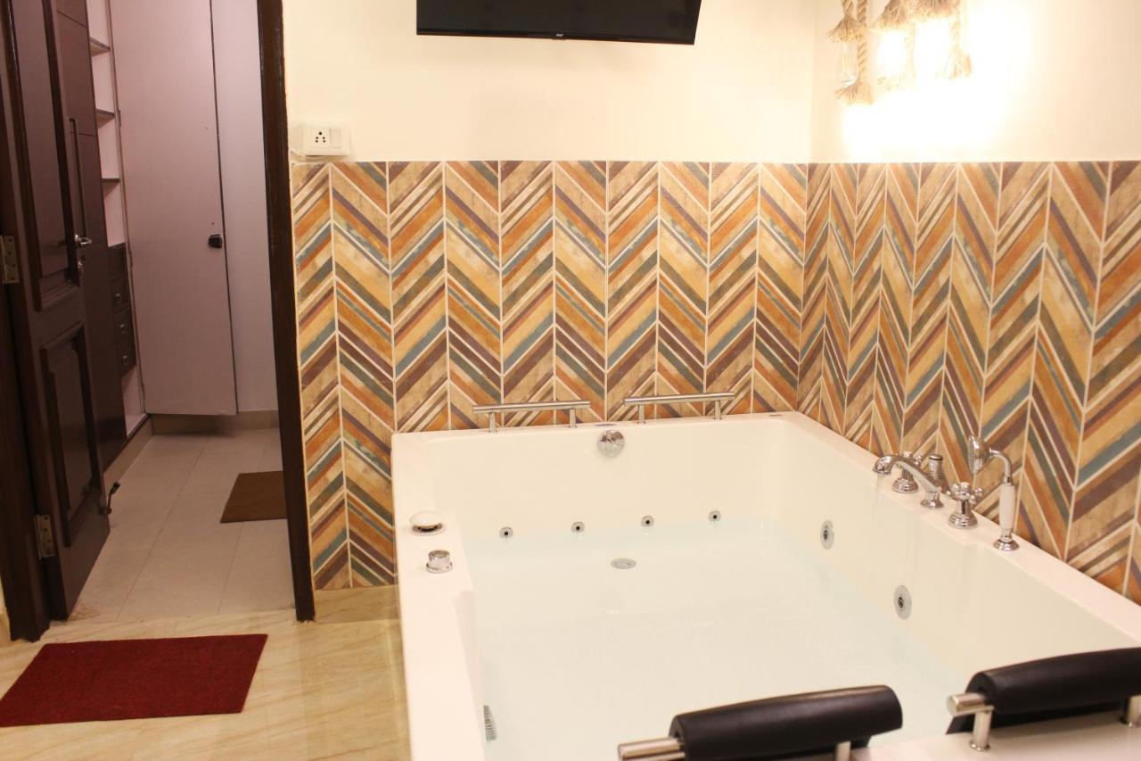 Apartment Luxurious Jacuzzi Hot Tub 1bhk With Tub 11 *