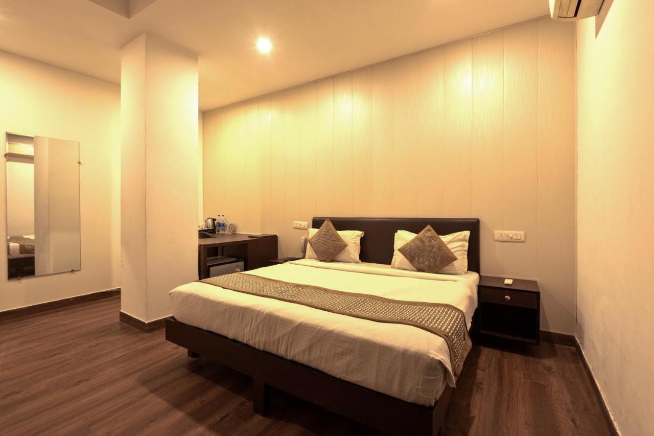 Hotel Luxury Tashree At Airport 4*