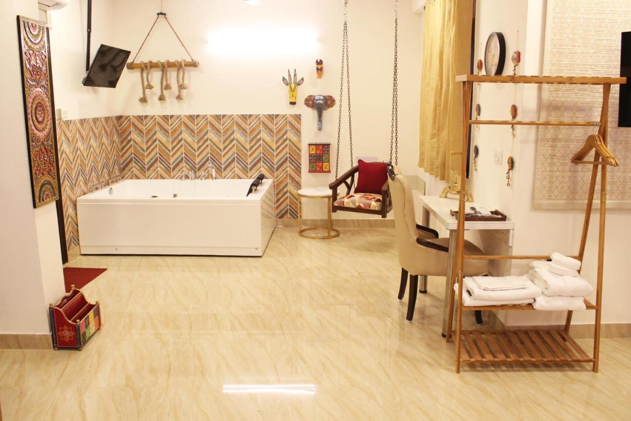 Luxurious Jacuzzi Hot Tub 1bhk With Tub 11 * New Delhi