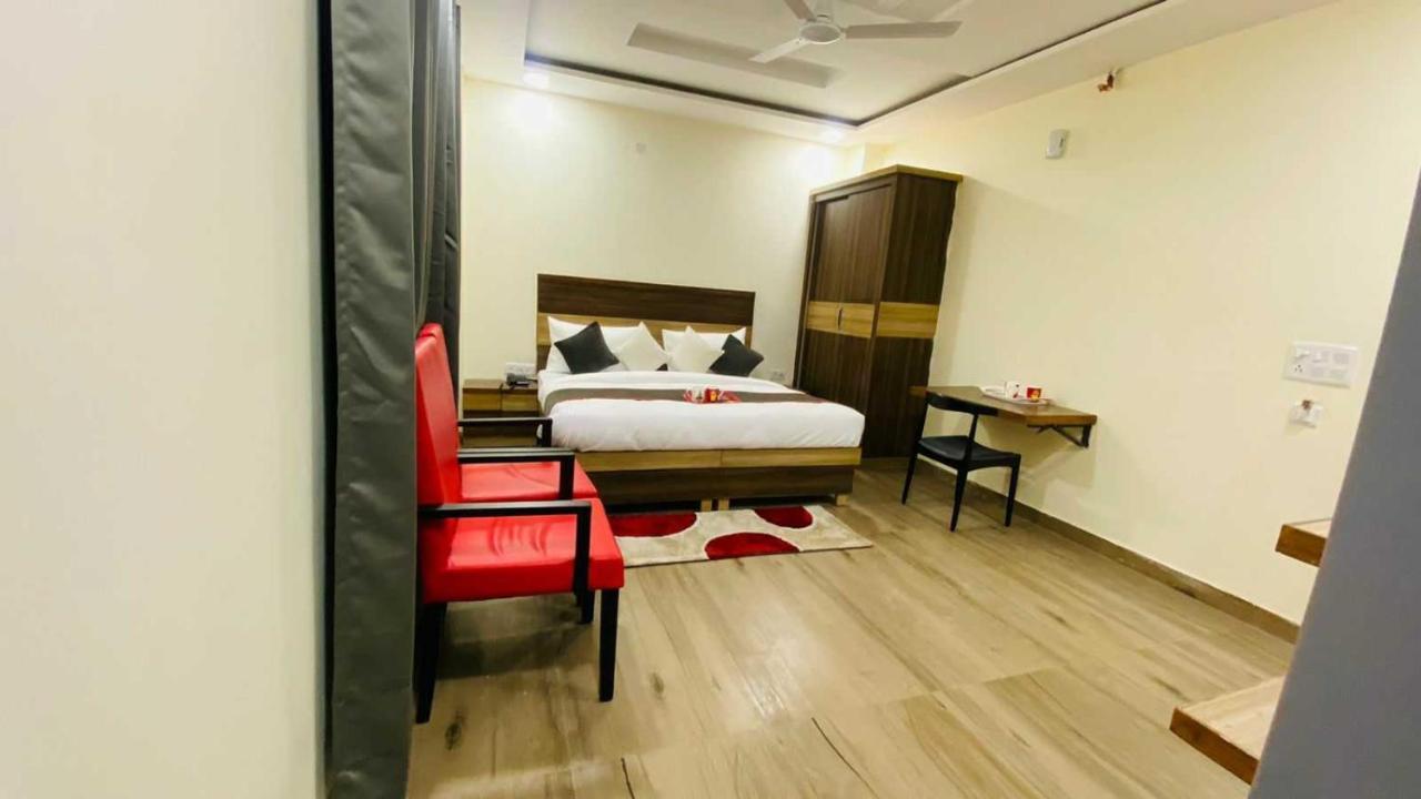 Townhouse Rohini Near Rithala Metro Station 3*