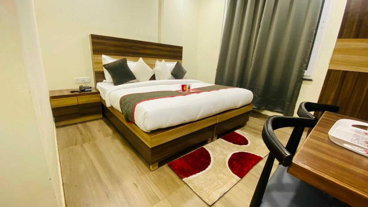 Townhouse Rohini Near Rithala Metro Station 3*