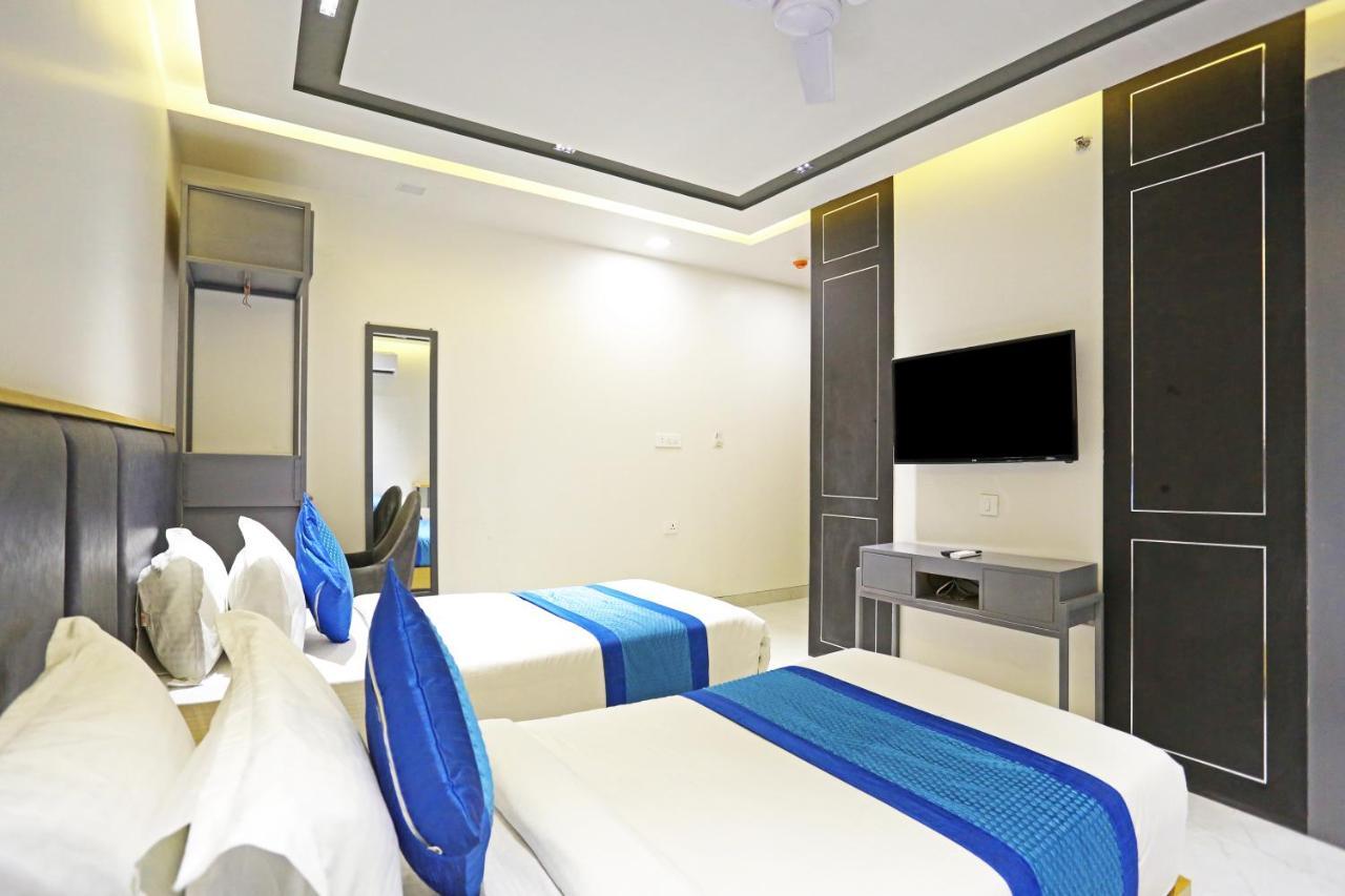 Hotel Apple - Near Delhi Airport With Free Airport Transsfer