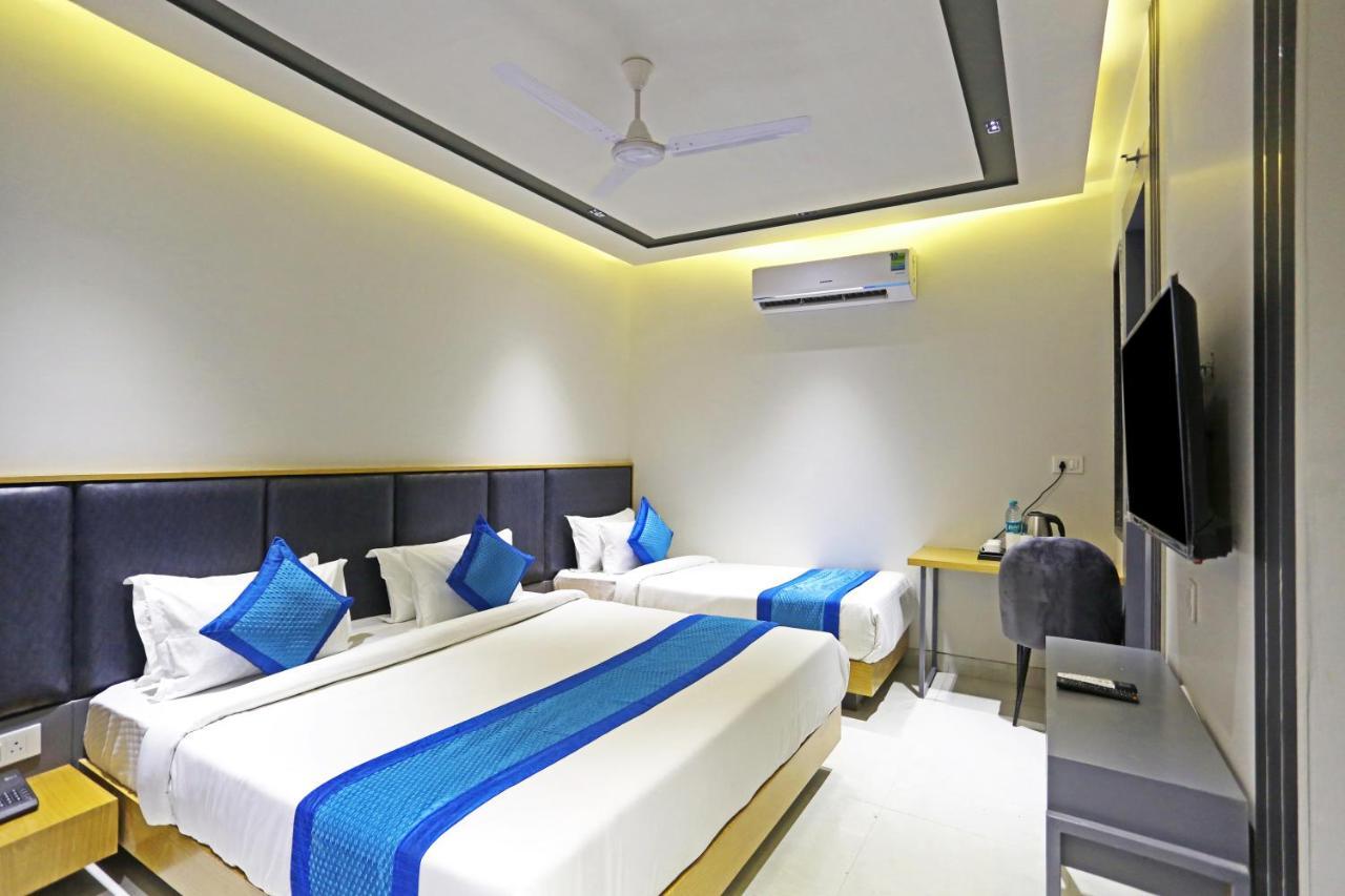 Apple - Near Delhi Airport With Free Airport Transsfer Hotel New Delhi