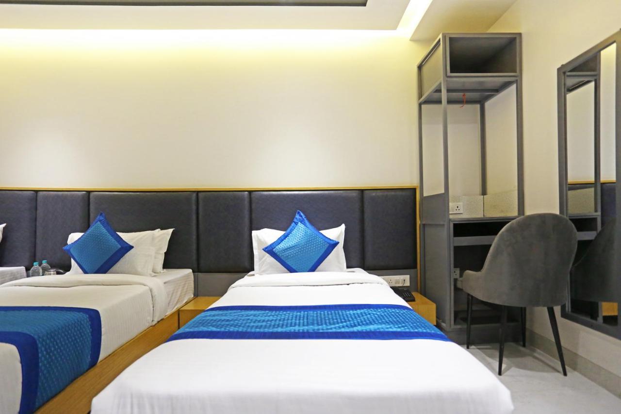 Apple - Near Delhi Airport With Free Airport Transsfer New Delhi