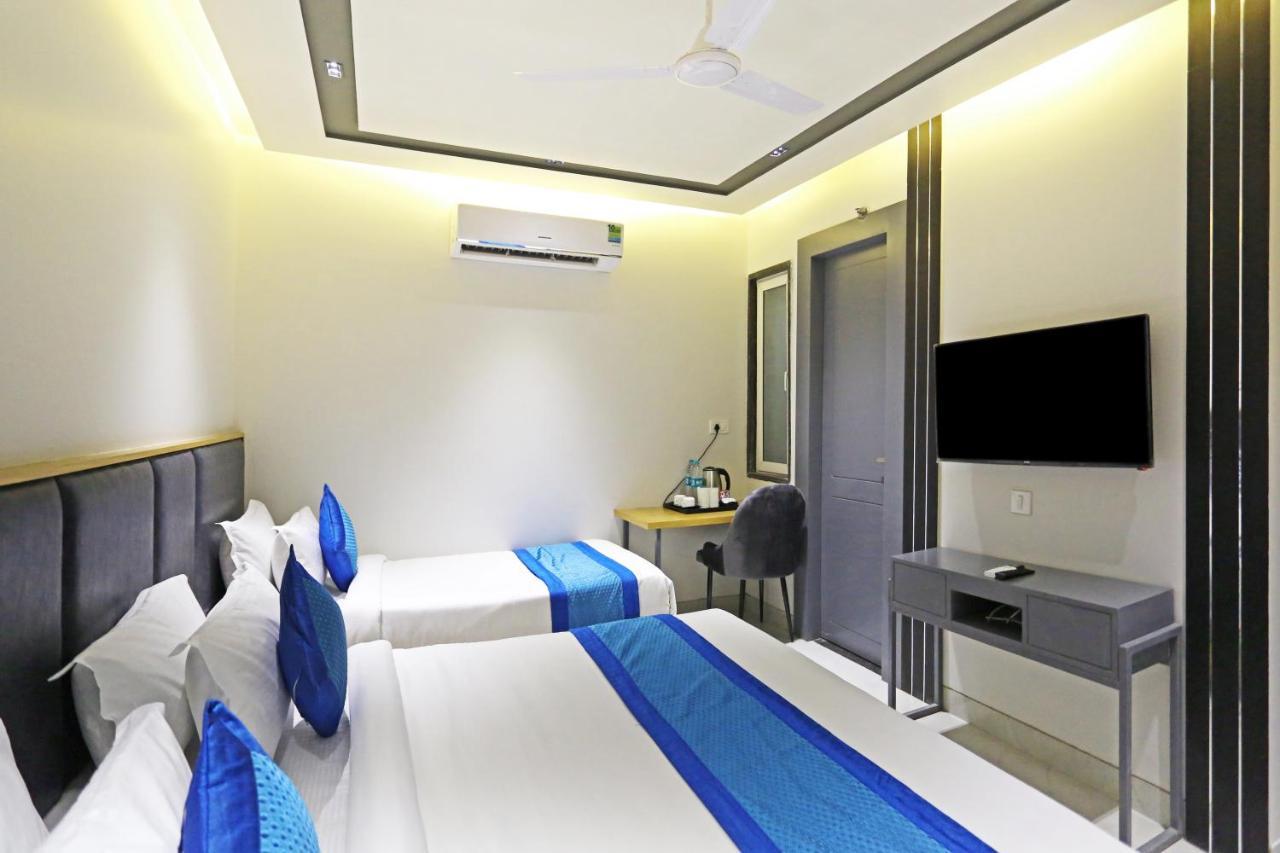 Apple - Near Delhi Airport With Free Airport Transsfer Hotel New Delhi