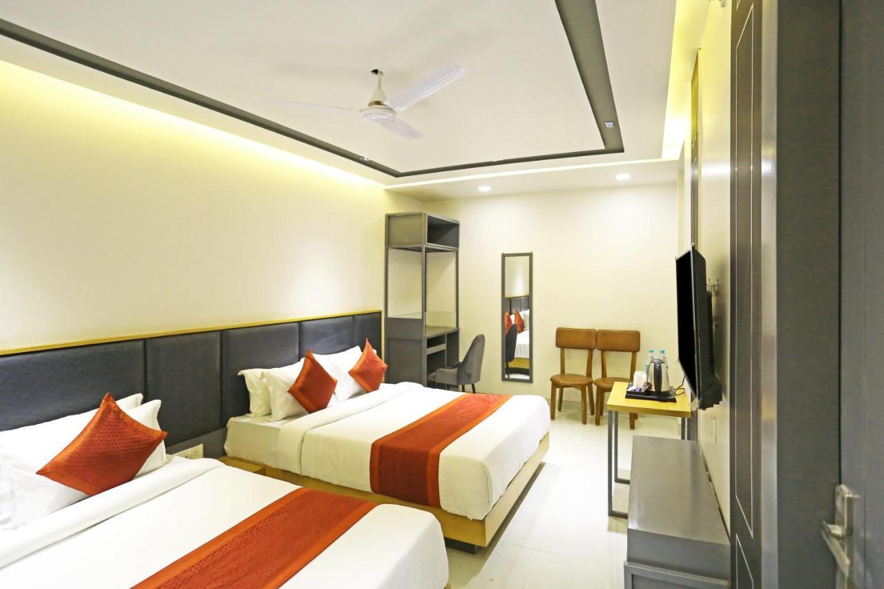 Apple - Near Delhi Airport With Free Airport Transsfer