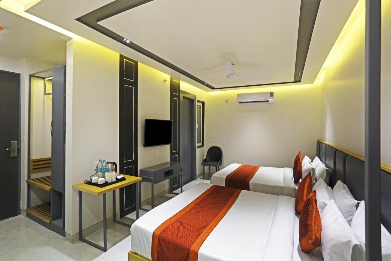 Apple - Near Delhi Airport With Free Airport Transsfer 3* New Delhi