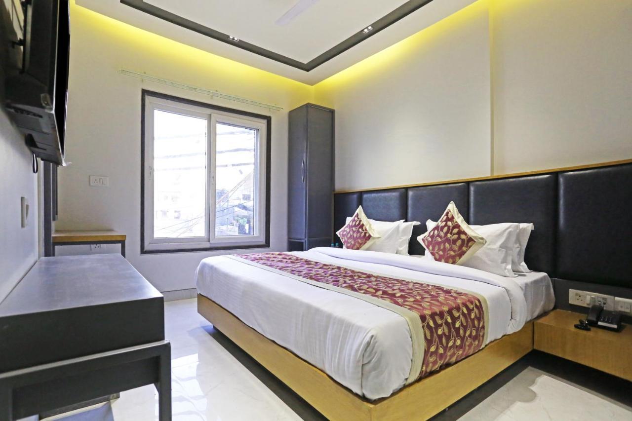 Apple - Near Delhi Airport With Free Airport Transsfer Hotel 3*