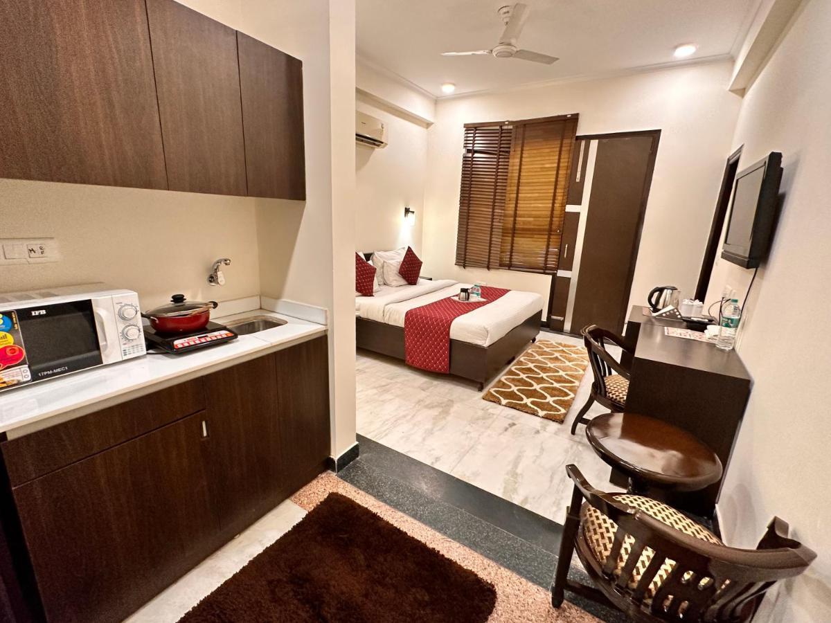 Hollyhocks Residency 4*