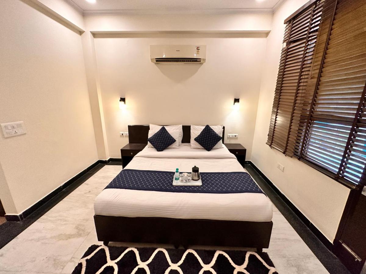 Hotel Hollyhocks Residency Delhi (National Capital Territory of India)