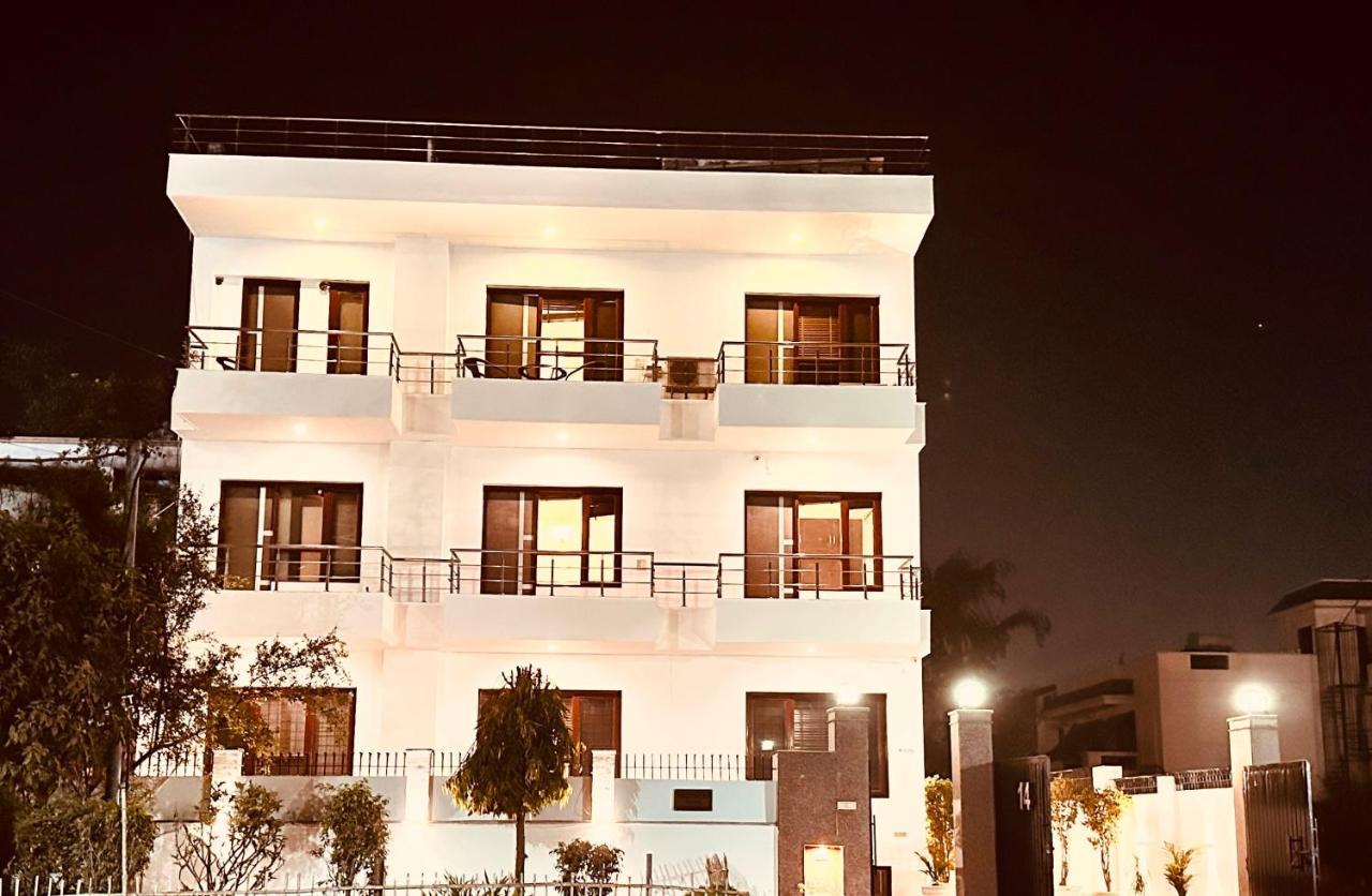 Hotel Hollyhocks Residency 4*