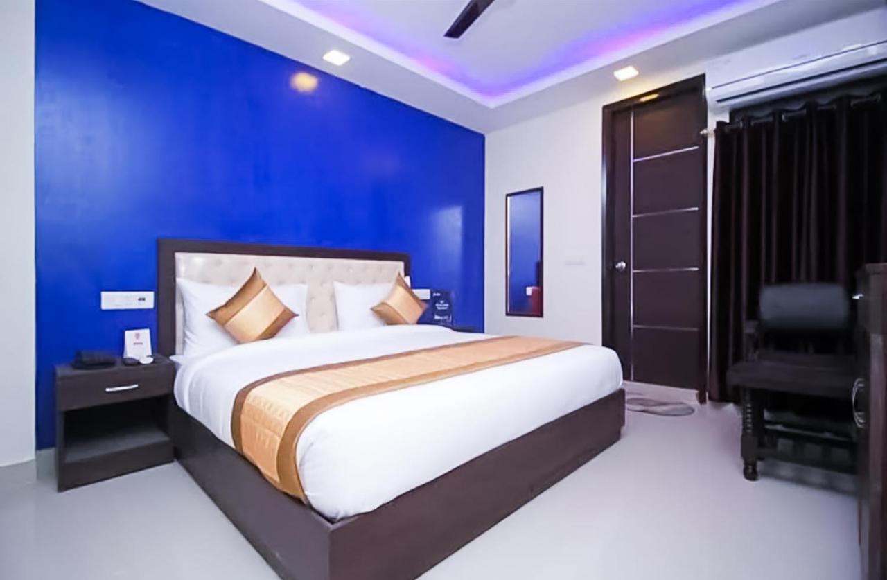 Hotel Tourist Plaza In Mahipalpur 3*