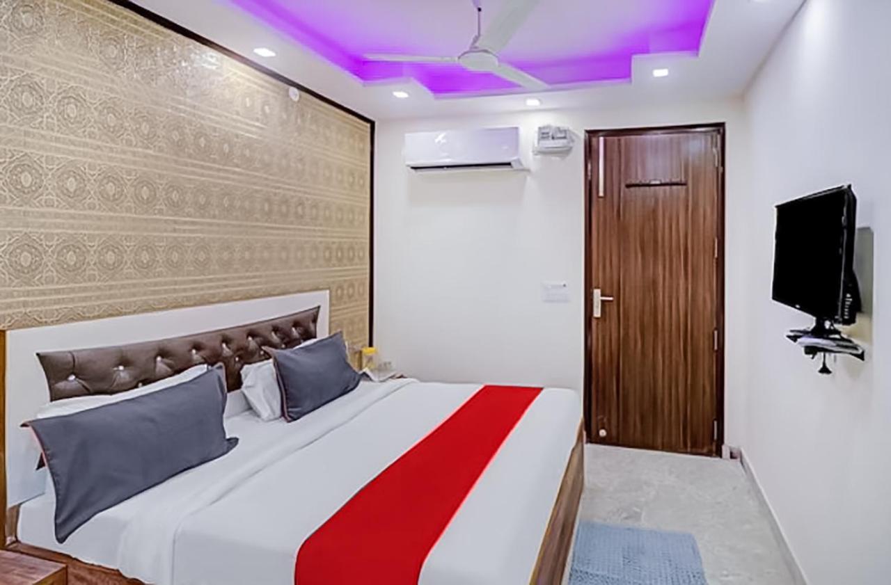 Eco - Near Anand Vihar Hotel 3*