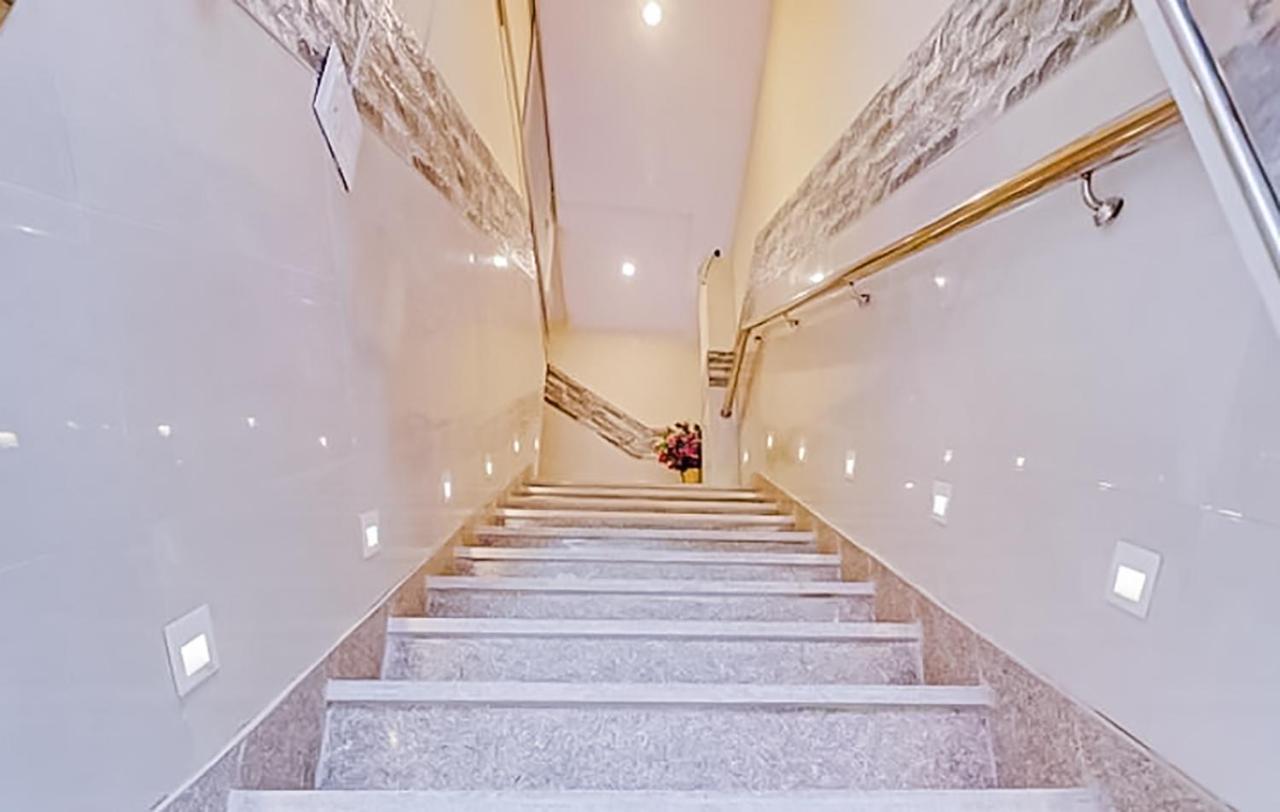 Hotel Eco - Near Anand Vihar New Delhi