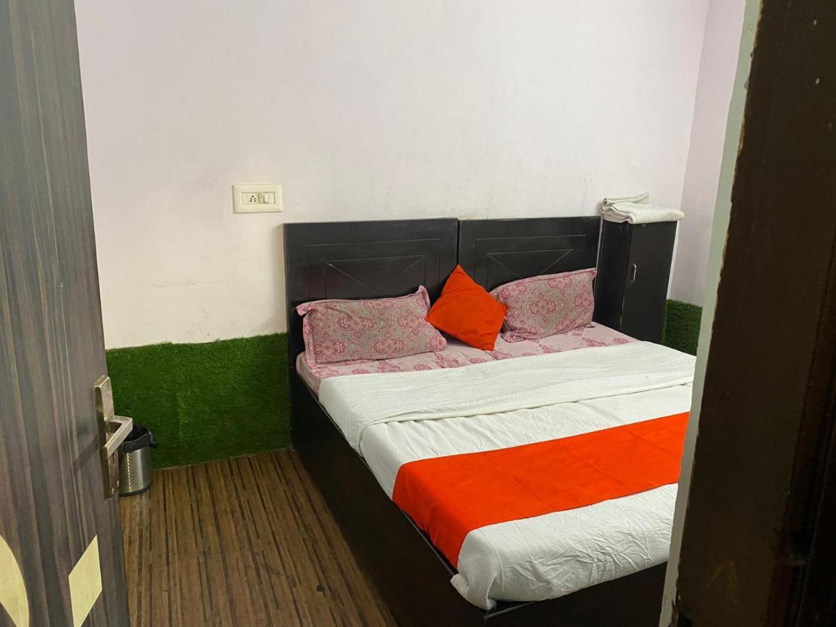 Hotel Royal - Rohini Sec 16